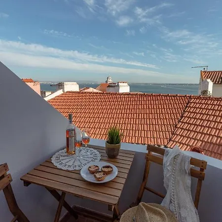 On/set Alfama - Cinema شقة Lisboa